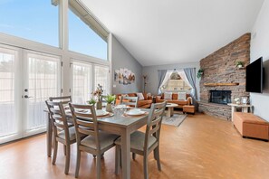 Dining - Sunset Soaks, Hot Tub, Firepit, Charming (Sedona)