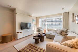 TV - L`Apero Floor, refined living in the heart of Knokke (Knokke-Heist)