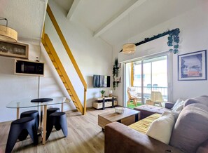 Living area - Air-conditioned “Moréa” Apartment in Residence with Pool and Tennis Courts (Fréjus)