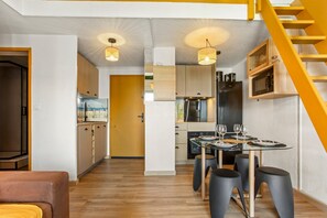 Dining - Moréa – Air-conditioned Apartment with Pool and Tennis in Fréjus (Fréjus)