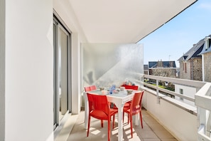 Outdoor dining - Accommodation for 4, 500m from the beach (Dinard)