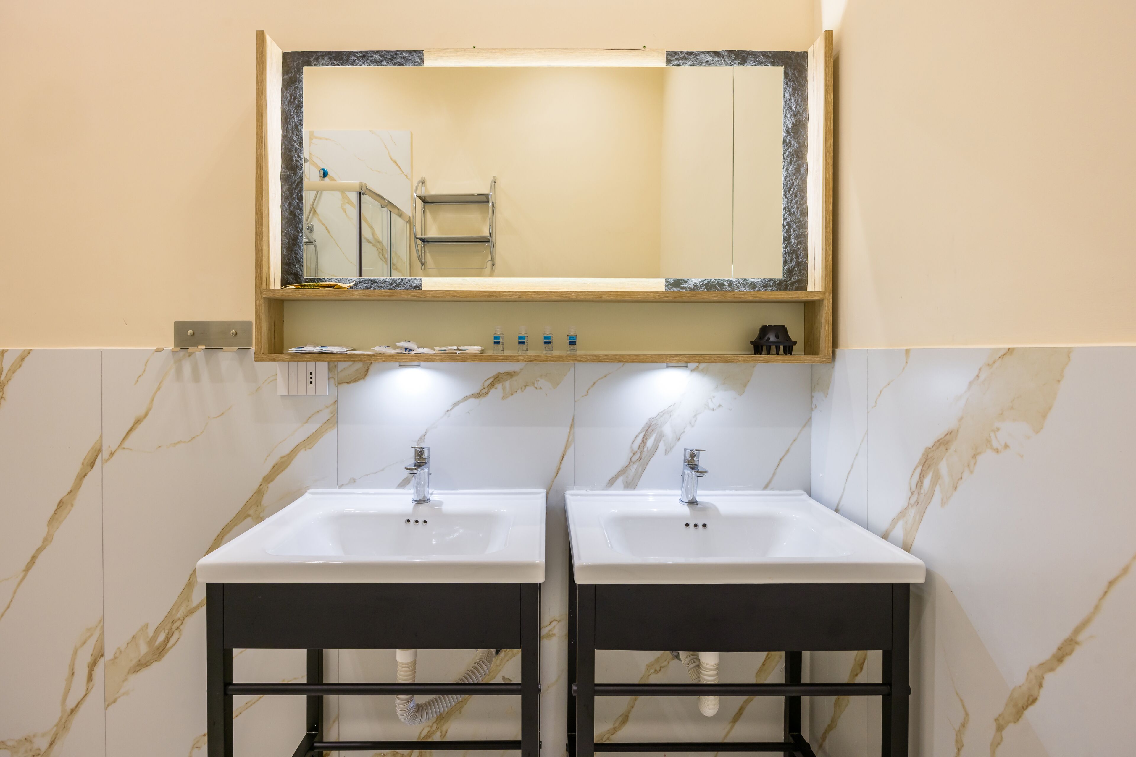 Standard Double or Twin Room | Bathroom