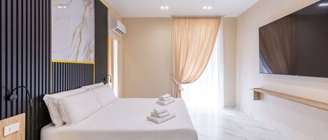 Standard Double or Twin Room | In-room safe, laptop workspace, free WiFi