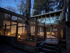 Exterior - New - 5 king beds, near UofO, Hayward Field, Matthew Knight arena and Autzen! 🏈 (Eugene)