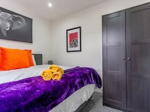 1 bedroom, iron/ironing board, WiFi, bed sheets - Modern Apartment Near City & Transport Links (West Midlands)