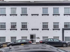 Exterior - Modern Westside Apartment I Bridge Street West (West Midlands)