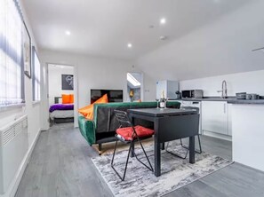 Interior - Modern Westside Apartment I Bridge Street West (West Midlands)