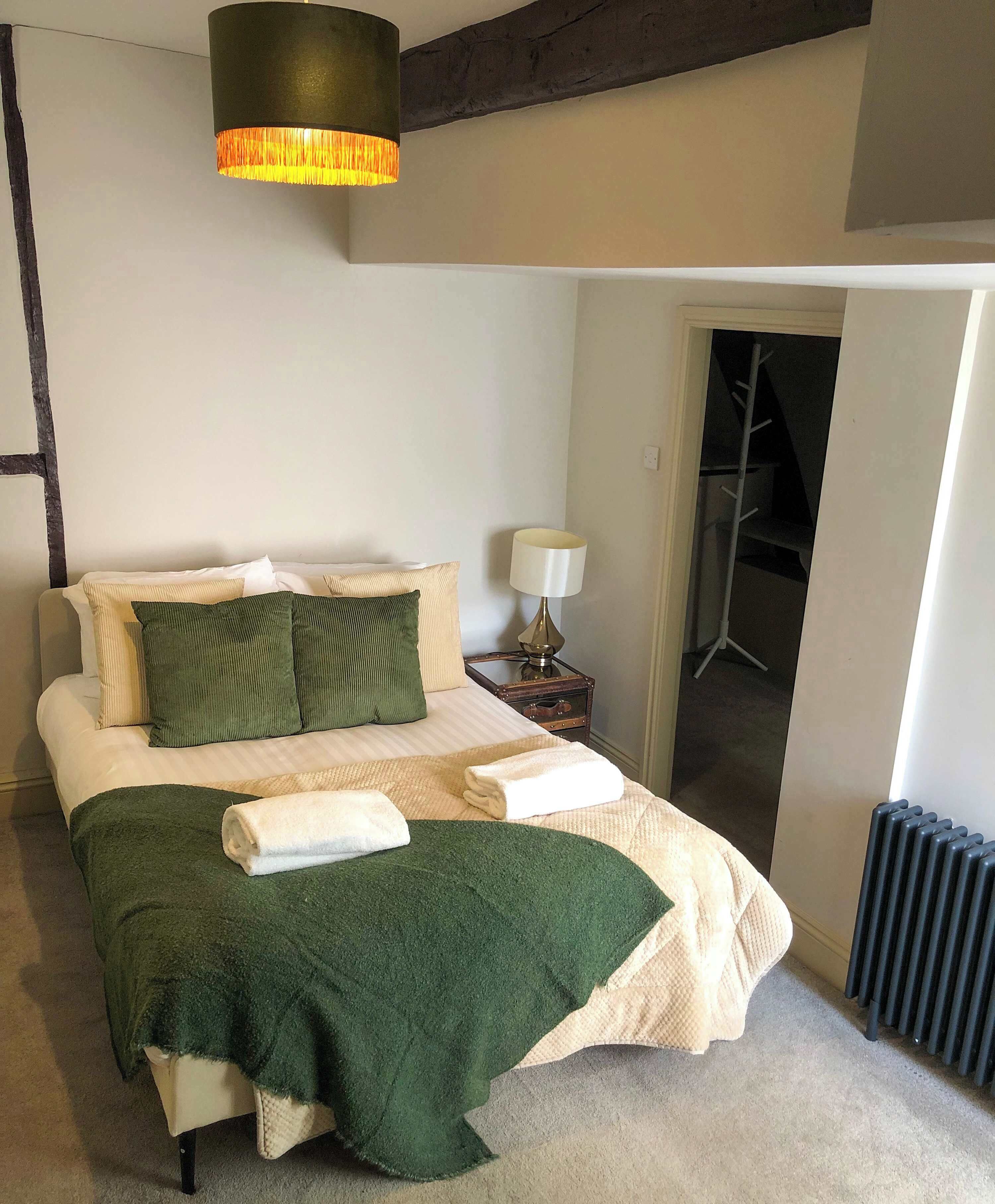 1 bedroom, desk, iron/ironing board, WiFi