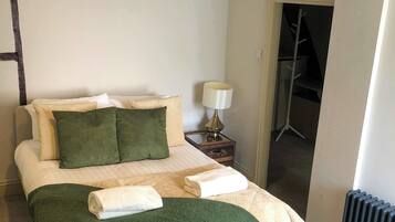1 bedroom, desk, iron/ironing board, WiFi
