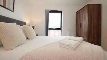 Iron/ironing board, WiFi, bed sheets
