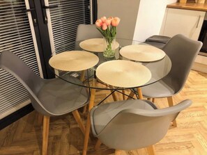Dining - Stylish Central Penthouse: Free Parking & Wi-Fi (Derby)