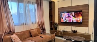 Cozy apartment with swimming pool and gym