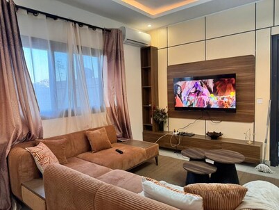 Cozy apartment with swimming pool and gym