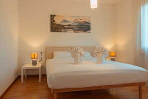 Iron/ironing board, free WiFi, bed sheets - SG Family - Casa Robinson (Lazise)