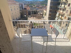 Superior Double Room, Balcony, City View | Outdoor dining