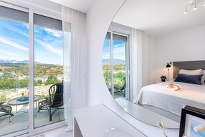 3 bedrooms, iron/ironing board, free WiFi, bed sheets - LAURA- Modern apartment with golf and sea views (La Cala de Mijas)