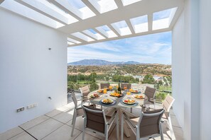 Outdoor dining - LAURA- Modern apartment with golf and sea views (La Cala de Mijas)
