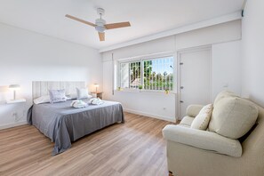 Iron/ironing board, free WiFi, bed sheets - Renovated apartment with large terrace Carihuela (Torremolinos)