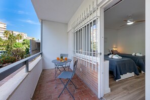 Outdoor dining - Renovated apartment with large terrace Carihuela (Torremolinos)
