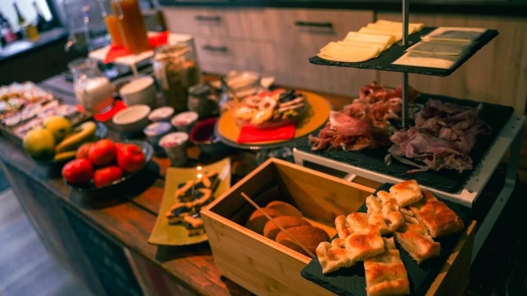 Buffet déjeuner gratuit tous les jours