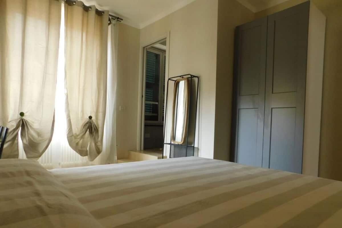 Kolmen hengen comfort-huone, kaupunkinäköala