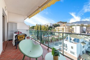 Outdoor dining - Elegant apartment 1 min from the beach (Arroyo de la Miel)