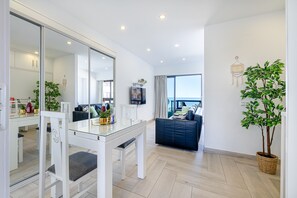 Dining - Renovated Apartment with beautiful views in aloha (Benalmádena)