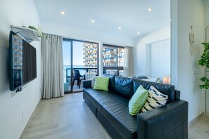 TV - Renovated Apartment with beautiful views in aloha (Benalmádena)