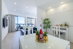 Interior - Renovated Apartment with beautiful views in aloha (Benalmádena)