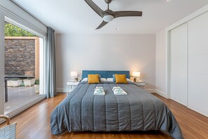 Iron/ironing board, free WiFi, bed sheets - Modern villa in Playamar for 10 (Torremolinos)