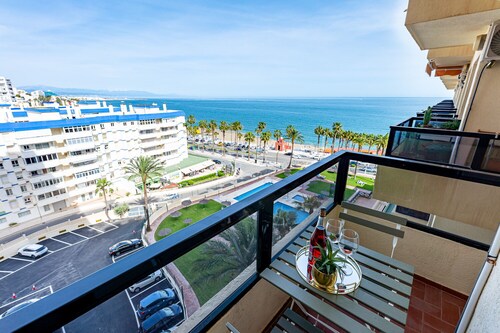Bright apartment in Aloha playa