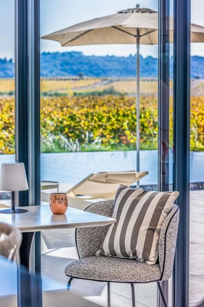 Outdoor dining - Luxury Villa SCL - Heated infinity pool & spa - 5-star rating (Plaissan)
