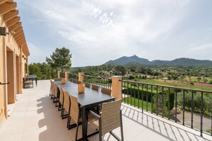 Outdoor dining - Villa 'Ca'n Cristofal' with Mountain View, Wi-Fi and Air Conditioning (Illes Balears)