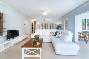TV - Spacious apartment in El Higueron (Fuengirola)