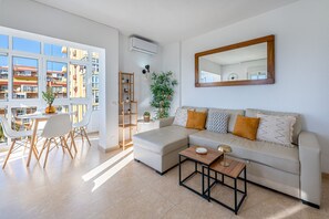 TV - NICOLE - Flat in Iris with beautiful views (Arroyo de la Miel)