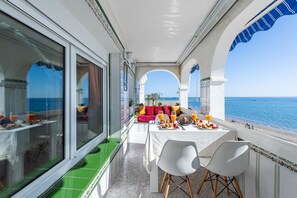 Outdoor dining - Cozy apartment for 5 in front of the sea (Benalmádena)