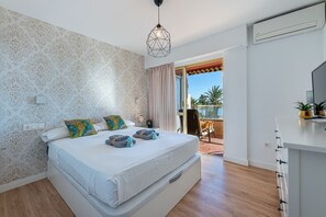 Room - Modern apartment on the first line of playamar (Torremolinos)