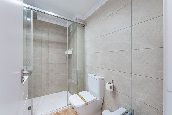 Bathroom - Modern apartment on the first line of playamar (Torremolinos)