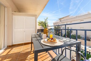Outdoor dining - Cozy studio in torrequebrada (Benalmádena)