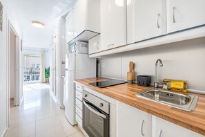 Fridge, microwave, oven, coffee/tea maker - Cozy studio in torrequebrada (Benalmádena)