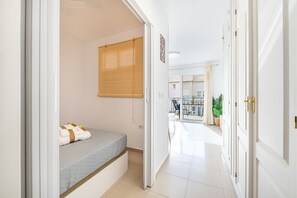 Iron/ironing board, free WiFi, bed sheets - Cozy studio in torrequebrada (Benalmádena)