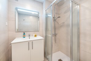 Shower, hair dryer, towels - Cozy studio in torrequebrada (Benalmádena)