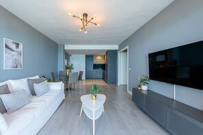 TV - LAPAELLA 2- Contemporary oceanfront apartment (Torremolinos)