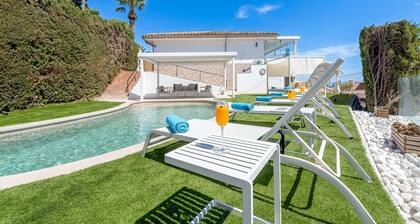 Villa with swimming pool jacuzzi and beautiful views