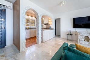 TV, fireplace - Villa with swimming pool jacuzzi and beautiful views (Benalmádena)
