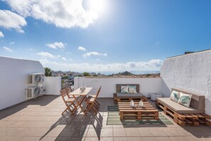 Outdoor dining - Penthouse with solarium and panoramic views (Benalmádena)