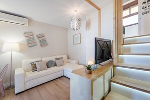 TV - Renovated apartment in Aloha with views (Benalmádena)