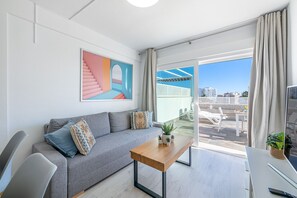 TV - Apartment 2 min from the beach with large terrace (Benalmádena)