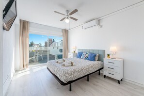 Iron/ironing board, free WiFi, bed sheets - Apartment 2 min from the beach with large terrace (Benalmádena)