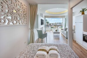 Iron/ironing board, free WiFi, bed sheets - SANTA CLARA - Studio with frontal sea view (Torremolinos)